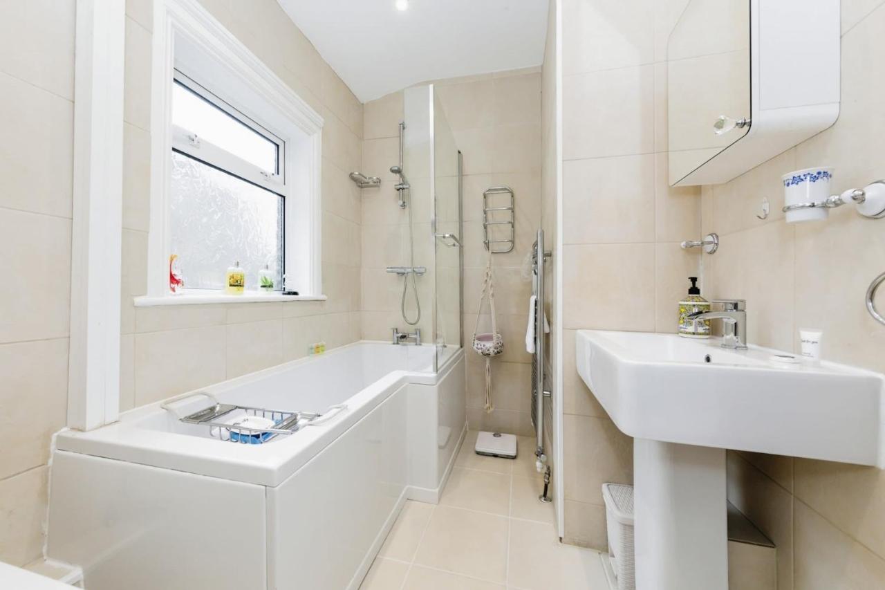 Your Chic 3Br Home Comfort And Style In London Exterior photo
