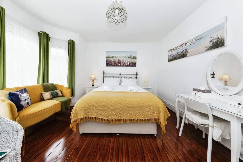Your Chic 3Br Home Comfort And Style In London Exterior photo